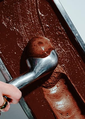 dark-chocolate-gelato-scoop